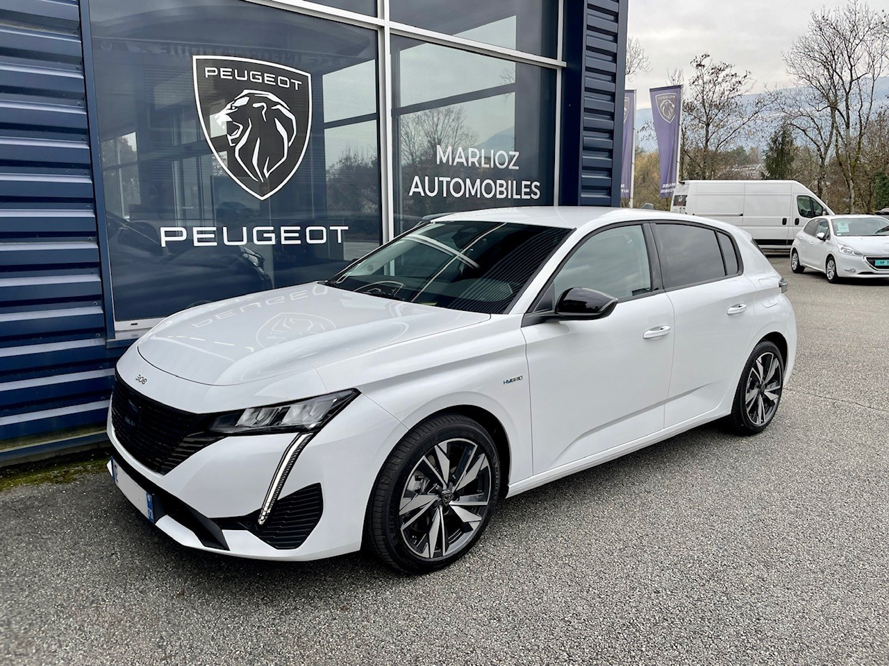 Nouvelle Peugeot 308 Hybride Rechargeable disponible en véhicule relais